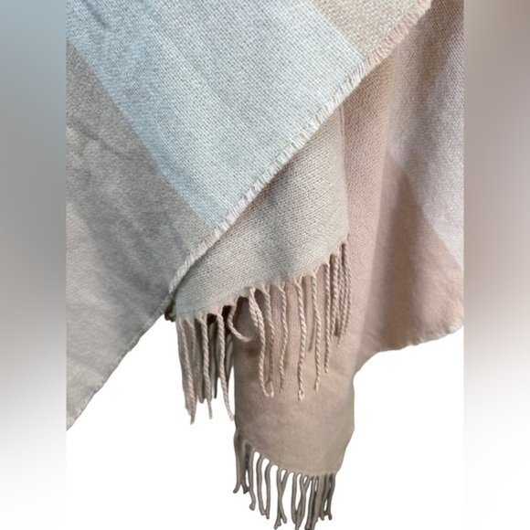 Soia & Kyo Woven Scarfigan With Fringe Scarf Cardigan Wrap - Picture 4 of 11